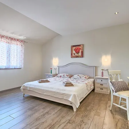 Angela By Interhome * Radetići