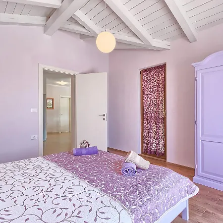 Angela By Interhome Vila *