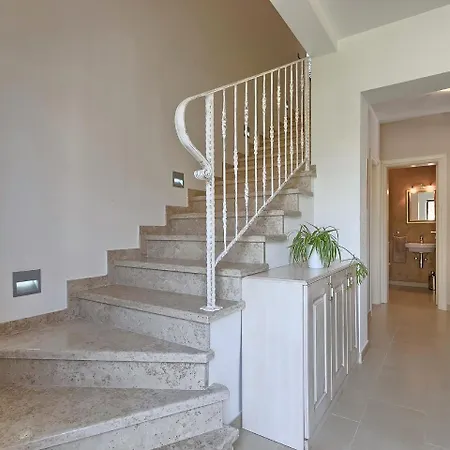 Angela By Interhome Vila *